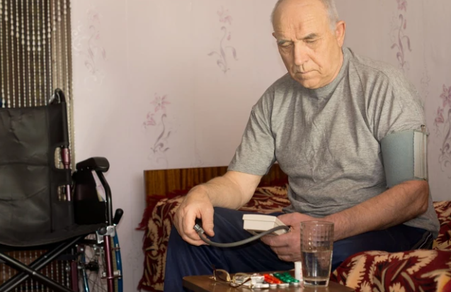 Ružica oca SMJESTILA U STARAČKI DOM, pa dobila pismo: “Kćeri moja od 3 kg sam te podigao, a ti me ostavila među ove nepoznate ljude…”