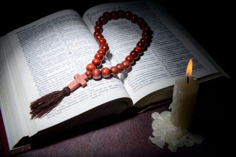 Pitala sam duhovnika da li će mene i moju decu pratiti proklestvio zbog užasnih dela koje je otac činio, odgovor me ostavio bez daha: U Bibliji sve razjašnjeno