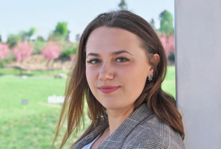 Svaka žena posle razvoda sebi postavlja ovo pitanje koje je uništava: Psihološkinja otkriva 5 koraka kako da izađete iz tog pakla i postanete srećnije nego ikad