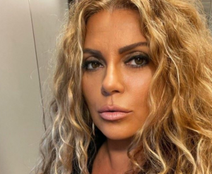 Godinama je bila u vezi sa oženjenim čovekom, čekala da se razvede od supruge koja se borila sa rakom: Turbulentan ljubavni život naše folk dive