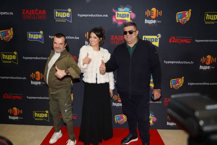 Nju doveo do vrha pa napustio, pevača u kog se kleo tužio, a sa ovom fatalnom damom ima najčudniji odnos: Saša Mirković neprijatelje lakše stiče nego prijatelje