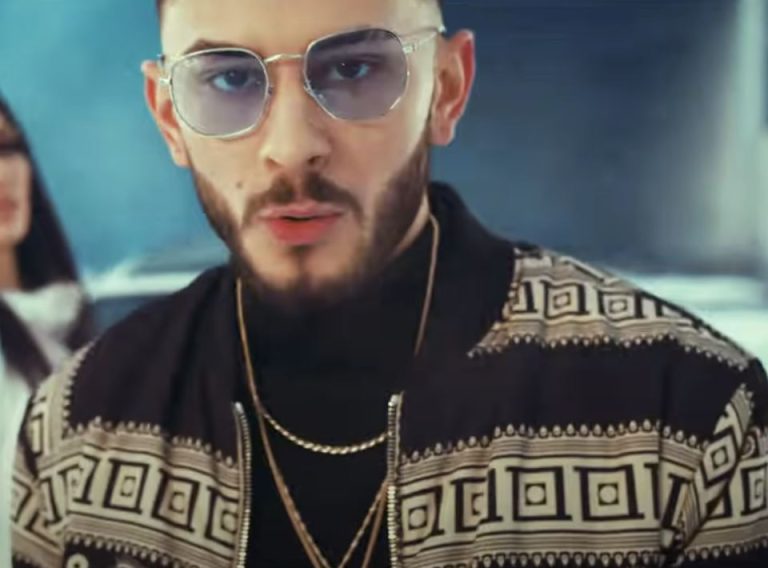 Od tašte i tasta dobio nezamisliv dar, postao naš najplaćeniji pevač, pa deci poklonio po hotel u Nemačkoj: Ima slavne pretke, a ovaj poznati dasa mu je sin