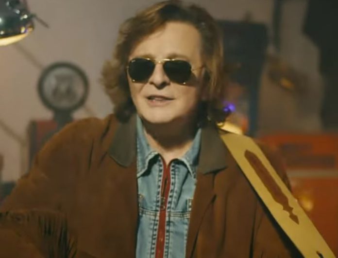 Otpevao “Džuli” i postao najbogatiji pevač u Jugi, sad bruje da je socijalni slučaj: I dalje se pamti njegov skandal sa Lepom Brenom, a ovaj poznati dasa mu sin