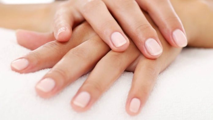 Doktorica otkrila i možda ćete se iznenaditi: IMATE LI OVAKVE IZBOČINE NA NOKTIMA – evo šta one znače!