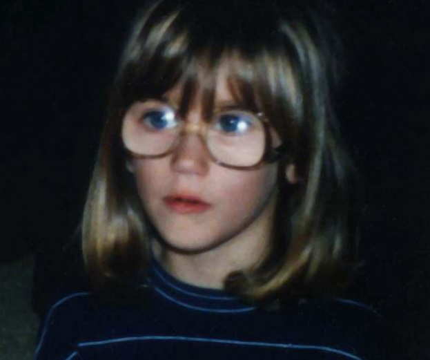 Otišla je da prespava kod drugarice, a kada se vratila kući njena majka, očuh i dve sestre bili su mrtvi: Posle 13 godina otkriva jezivu istinu o njihovom ubici