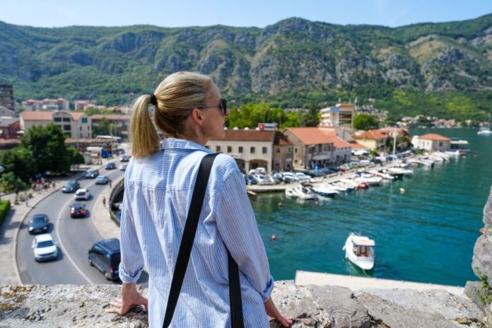 Dragana uplatila aranžman u Grčkoj pa prošla pakao: Sa 2 dece sam ostala na ulici, a policija nas je ovim potezom pustila niz vodu