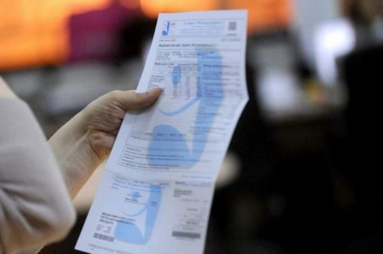 Kada se Marku vratio vid, nije voljenima idmah rekao, da ih ne bi razočarao dok nije bio siguran: A onda je počeo da otkriva jezivu istinu o ženi