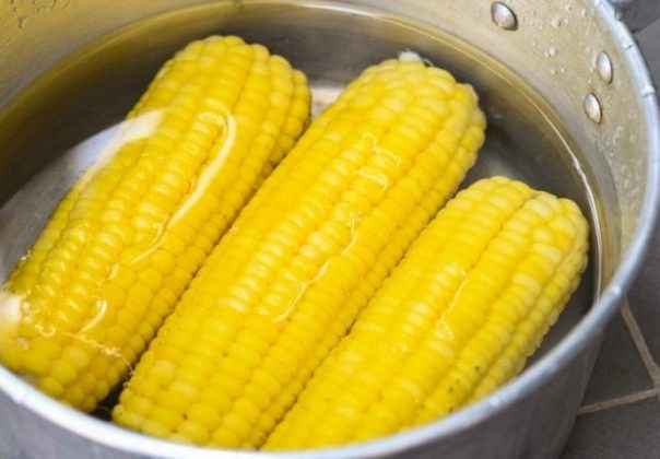 Kukuruz više ne morate da kuvate satima, dodajte 1 sastojak iz frižidera i biće gotov za 10 minuta