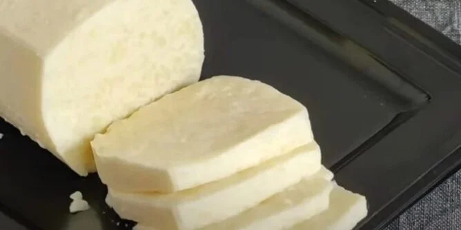 Ne kupujte sir! 1 kg sira iz 1 litre mlijeka za samo 5 minuta(VIDEO)