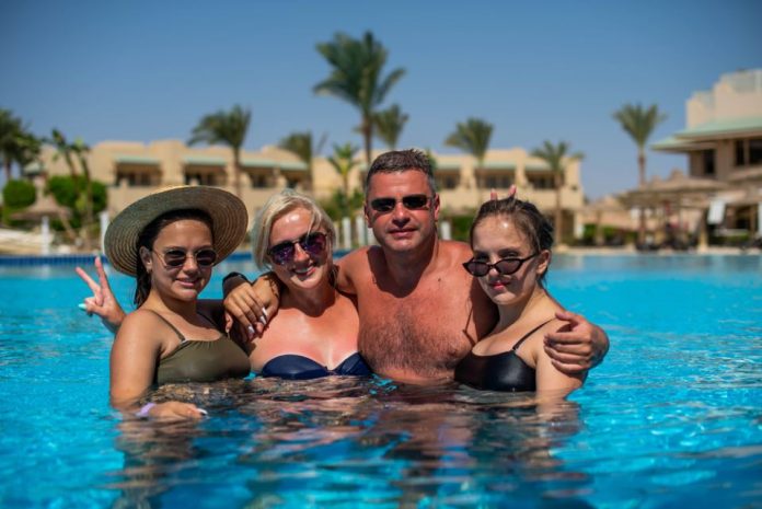 Ovako se baš svaka Srpkinja svađa sa svojim mužem: Momo Kapor je najbolje opisao kako izgleda letovanje tipičnog bračnog para sa Balkana