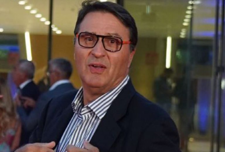 Sin Jovana Memedovića osmehom lako zavodi, mnogo se razlikuje od današnjih muškaraca i zato ga žene obožavaju: Život mu bio u opasnosti, a evo čime se sada bavi