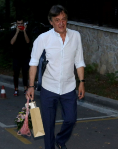 Veza sa uglednim doktorom vise nije tajna: Neda Ukraden priznala sve – “volim da me mlađi 0brađuje, osjecam se kao da mi je 25 godina.