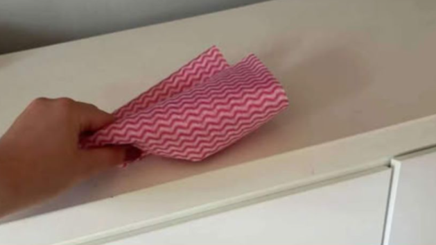 Bez sirćeta ili sode bikarbone! Ovo je najbolje sredstvo za uklanjanje prašine: “Zaštitni sloj” traje dvije sedmice!