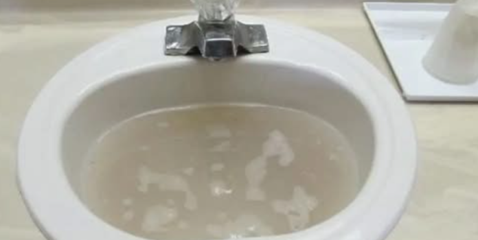 Kako jednom zauvijek riješiti problem začepljenog sudopera: OVO će odmah otčepiti vodu!