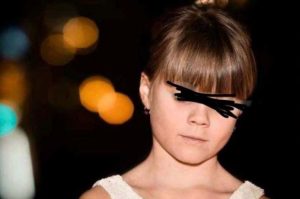 KOD KUMOVA NA VEČERI LUPIO JE ĆERKI ŠAMAR, a ono što je usledilo nije mogao ni da sanja!