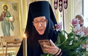 Ljubavnika naterala da traži od njenog muža oproštaj, a on je ostavio zbog domaćice: Zamrzela unuka i na šok način odvojila od oca , pa postala monahinja