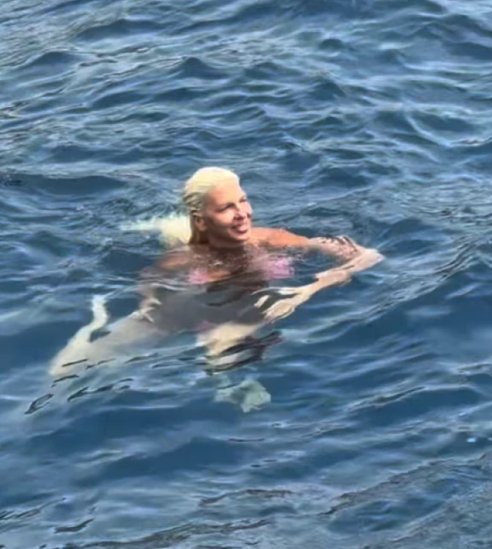 ROĐENDANSKA PROSLAVA DALEKO OD OČIJU JAVNOSTI !!!POGLEDAJTE SKIME JEKARLEUŠA PROSLAVILA ROĐENDAN ?! Kriju se, ali OVAJ detalj ih je odao! (FOTO)