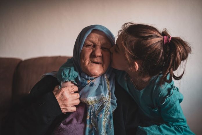 Sin jedican se oženio i muž i ja im ustupimo kuću: Nada iz Leskovca je zauzvrat dobila bajat hleb koji im kao psima ubace u kuću