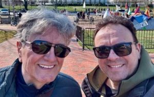 Snajka Radoša Bajića je veoma atraktivna, ali skromna: Ivona mu je podarila unučiće, a njih 10 živi u jednoj kući