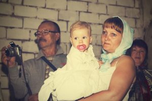 “Svekrva je zahtevala da uradimo DNK test za sina jer je ličio na komšiju, a ne na oca: Kad su stigli rezultati, zanemela je od šoka”