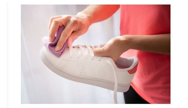 Kad perete patike u mašini: Obavezno dodajte i jednu kesu, evo zašto!