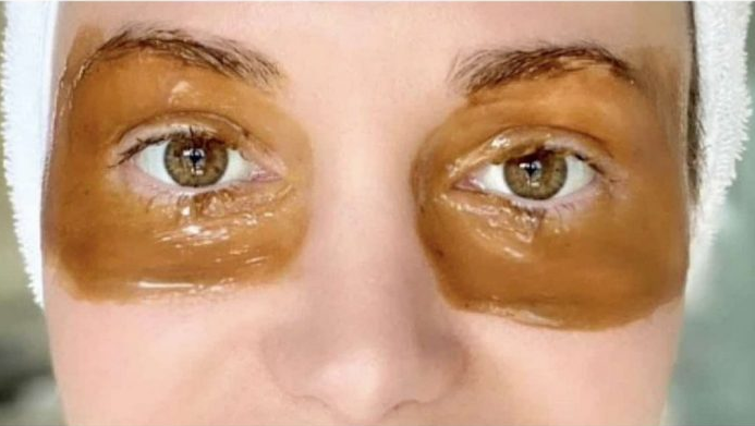 Maska koja BRIŠE bore oko očiju: Koristim je tek mjesec dana i NIKO ne želi vjerovati mojim godinama!