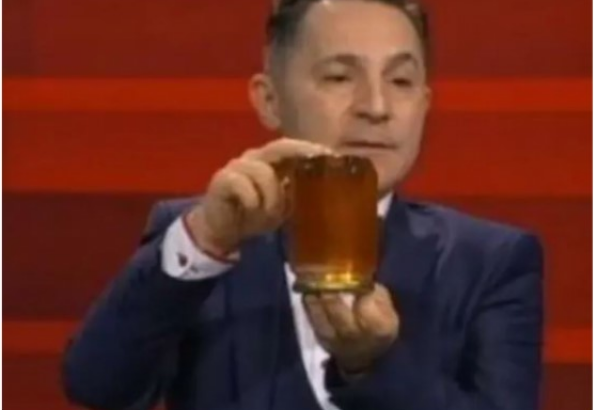 SIGURNO NISTE ZNALI: OVO ĆE SE DESITI AKO POJEDETE KAŠIKU MEDA PRED SPAVANJE: Ujutru ćete se IZNENADITI, OBAVEZNO PROBAJTE