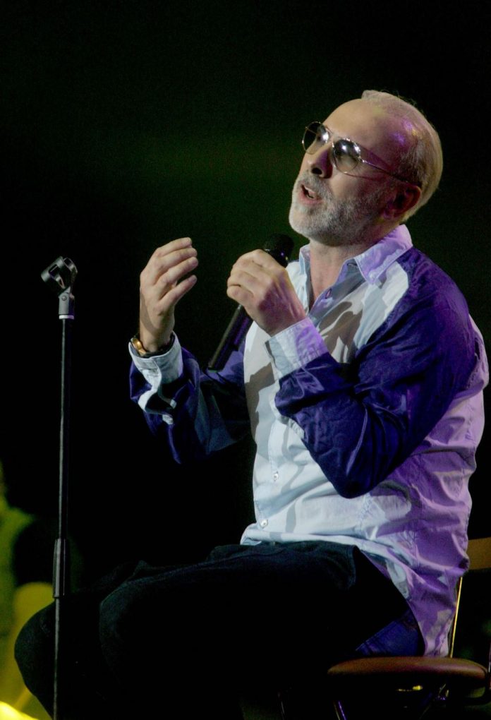 Skidao sam bubašvabe sa odela i išao da zaradim za hleb, izbeglištvo žene i dece me rastrglo: Dino Merlin završio na psihijatriji zbog svega što je doživeo