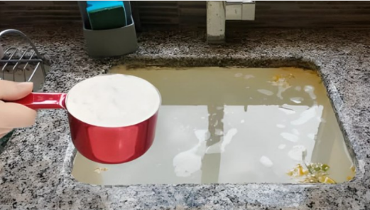 Samo 1 mjerica odštopava sve odvode, a smrad potpuno NESTANE…