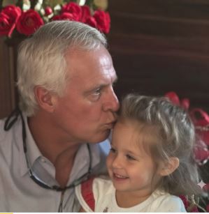 Kada su mu javili da mu ćerka nije u školi odmah je znao ko ju je oteo: Nakon deset godina uzaludnog traženja dobio je snimak koji mu je slomio srce