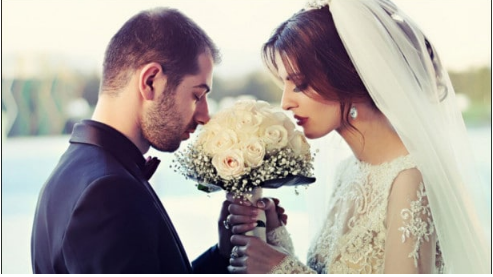 Mlada je primetila da je verenikov prsten drugačiji — i venčanje je stalo