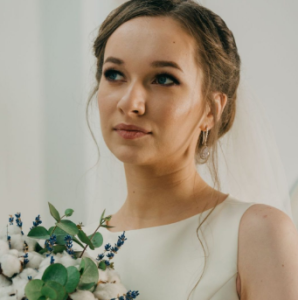 Ona je ćutala, otišla na sprat – i vratila se sa papirom koji je sve promenio